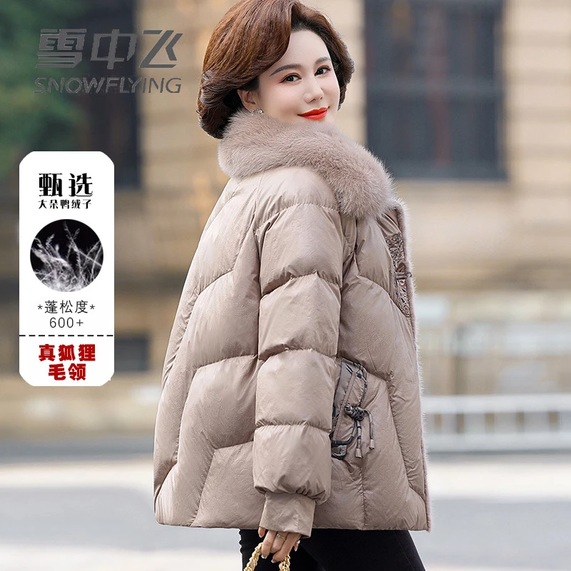 雪中飞新中式狐狸毛领妈妈羽绒服女款冬季新款高贵中老年时尚女装