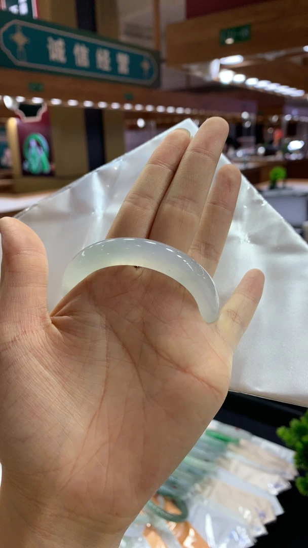 天然缅甸翡翠手镯