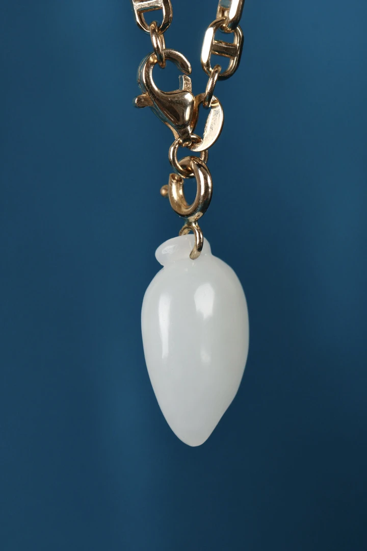 和田玉精品颈饰吊坠