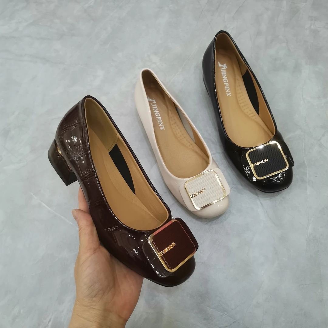 225女鞋单鞋漆皮平底浅口舒适软底