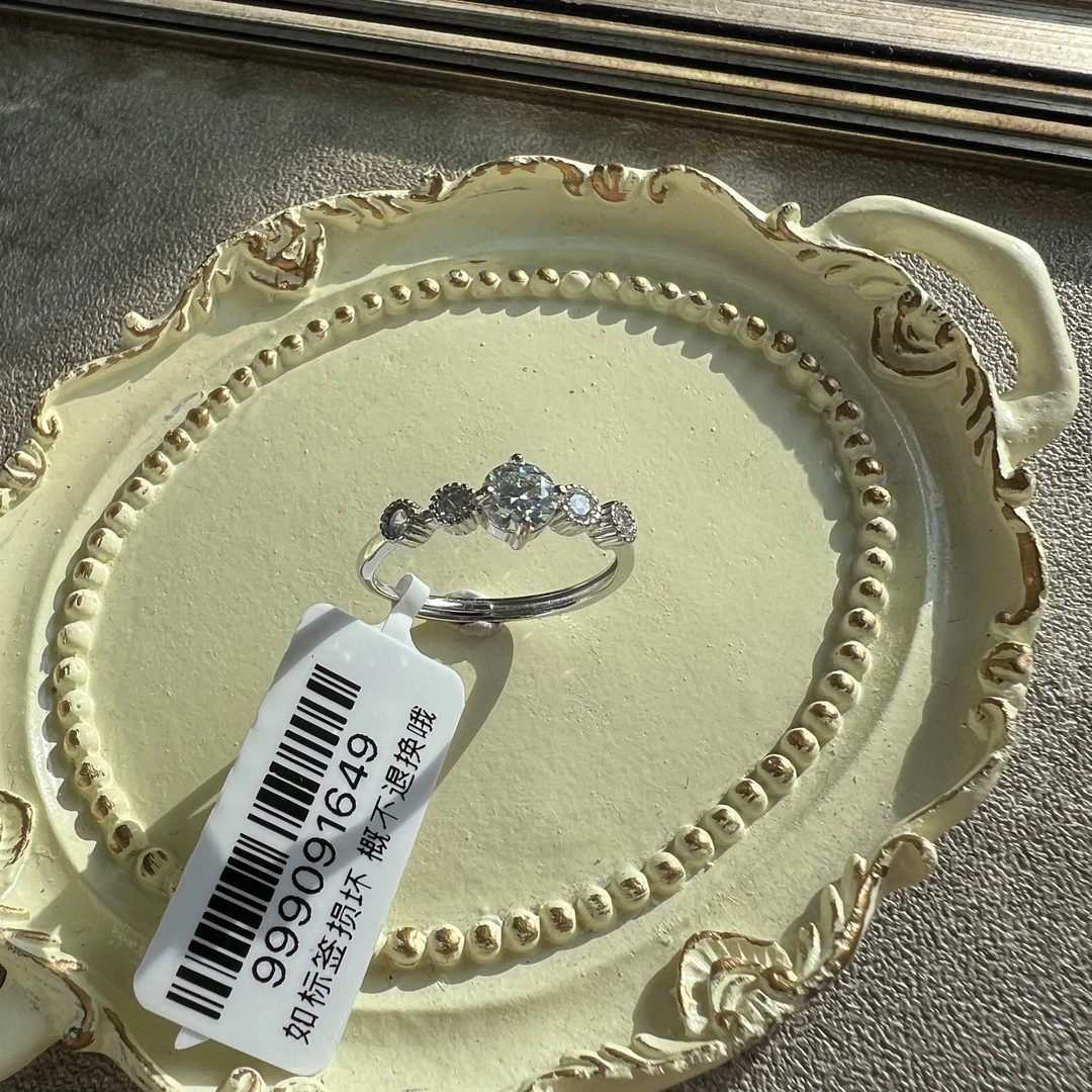 925银莫桑石戒指 S925银莫桑石戒指