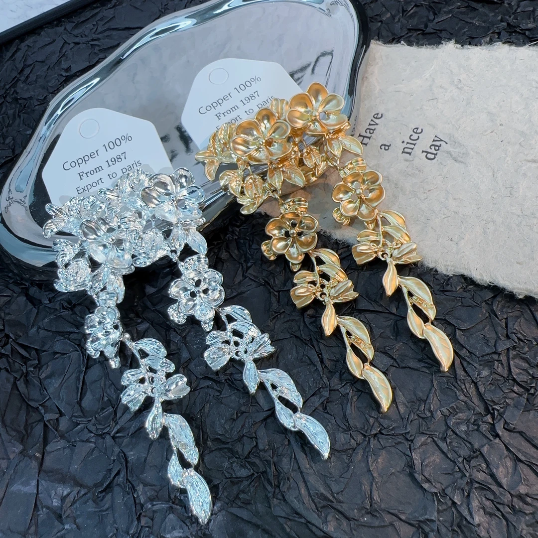 铜合金耳饰 法式复古夸张立体长款扫肩款耳环