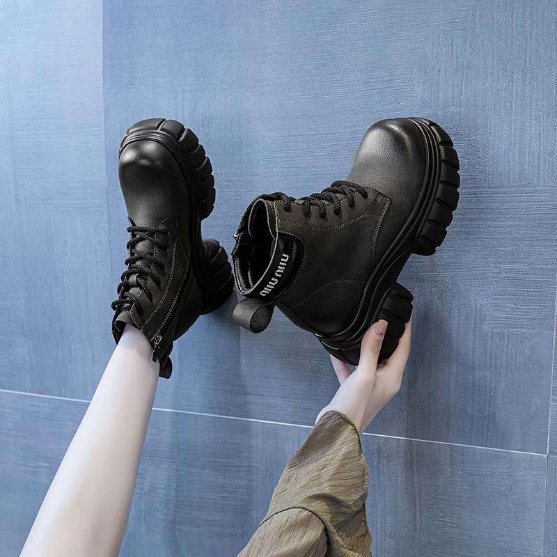 增高9cm马丁靴女鞋厚底松糕2024年新款时尚透气百搭短靴子8819-10