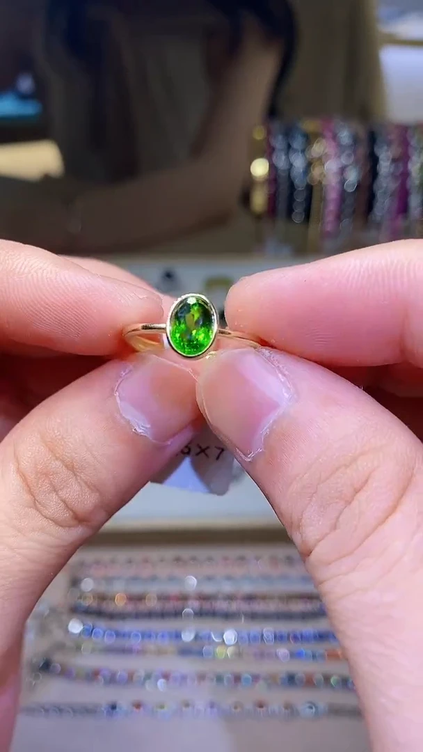 【闪购商品】透辉石戒指银S925镶嵌.........