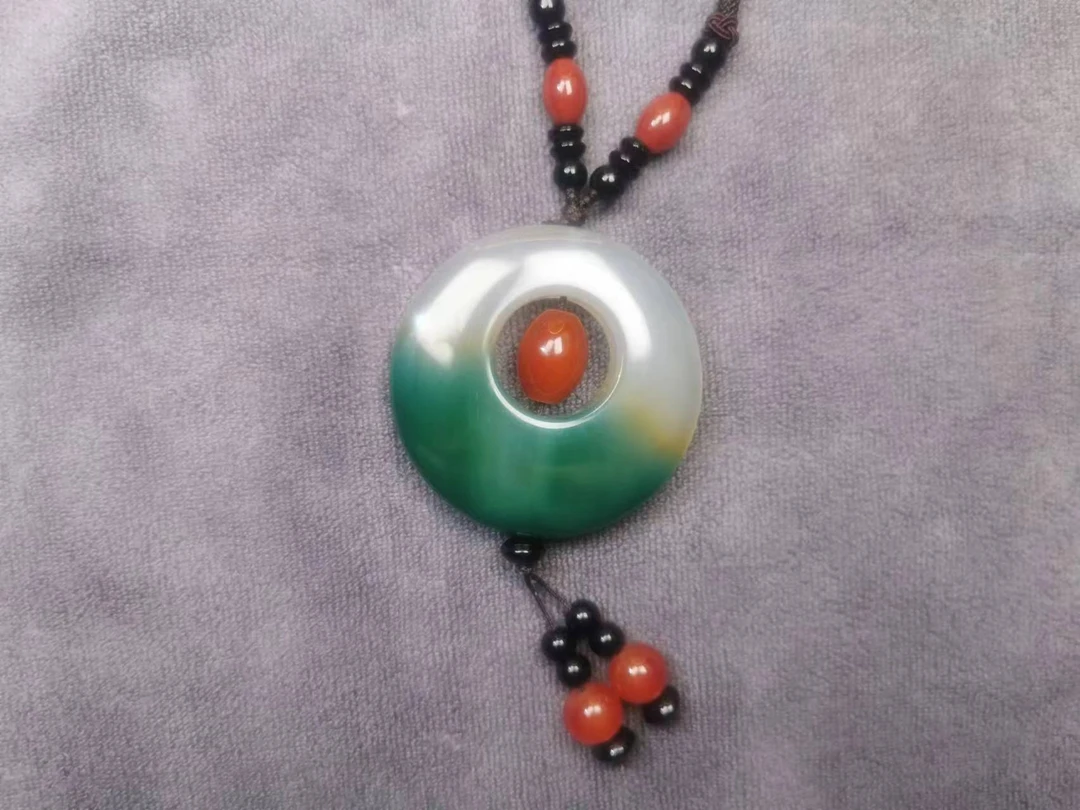 七彩盐源半壁江山玛瑙吊坠（多样性发）