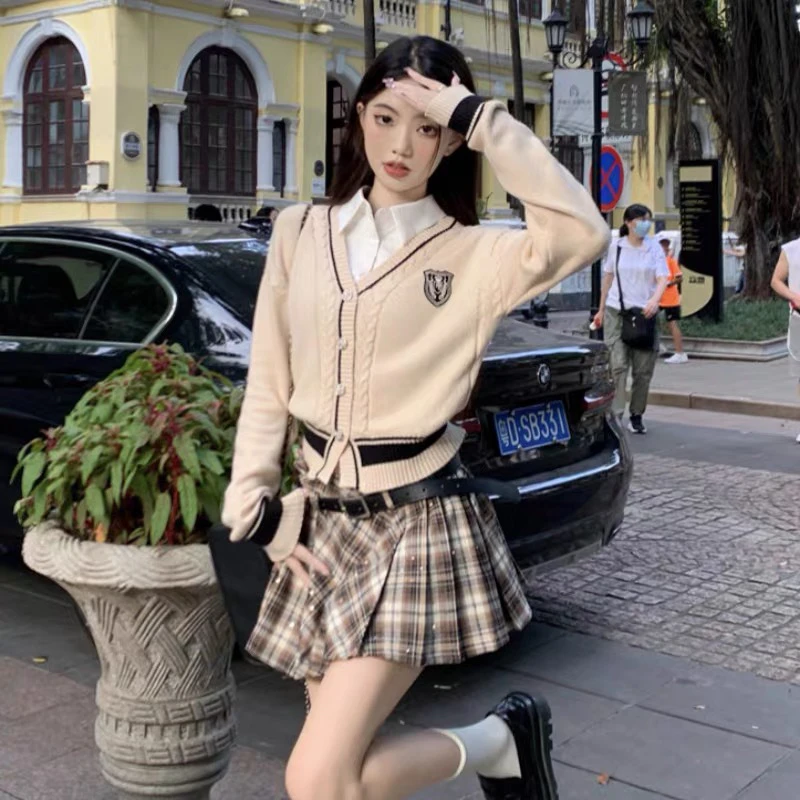 秋冬小香风秋季长袖百搭减龄上衣短款jk开衫针织衫毛衣日系女装