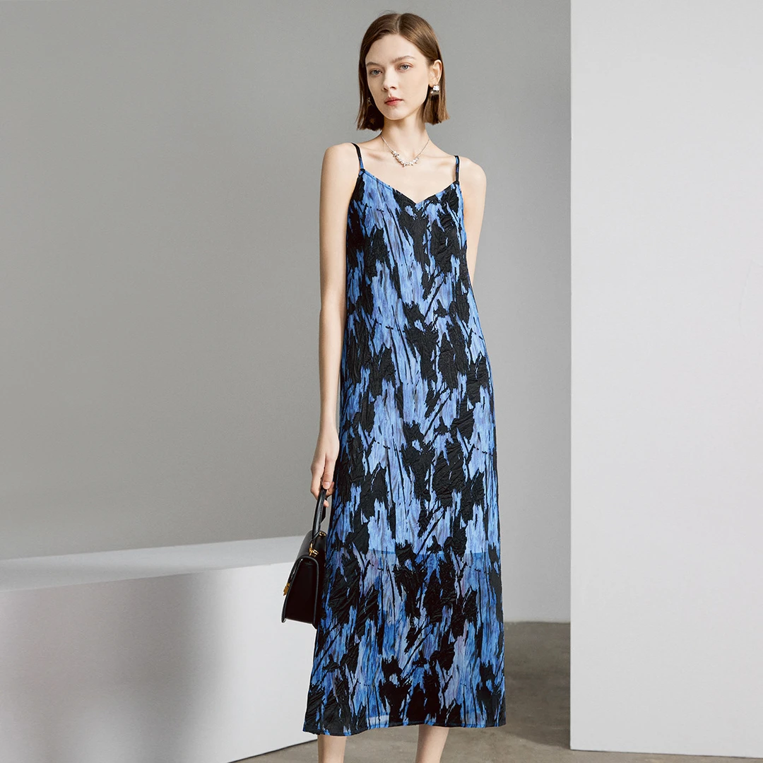 颜域复古蓝色烧花连衣裙2025夏优雅气质中长款V领吊带裙20S411689