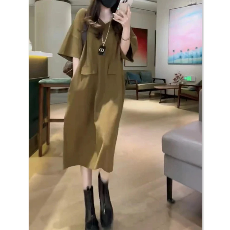 22671大爱美依缘2025夏季新款宽松口袋V领短袖连衣裙遮肉显瘦女裙