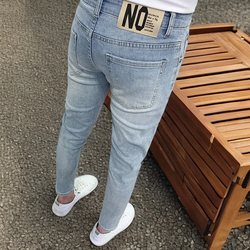 时尚绣标九分牛仔裤男夏季薄款浅蓝色裤子韩版百搭修身弹力小脚裤