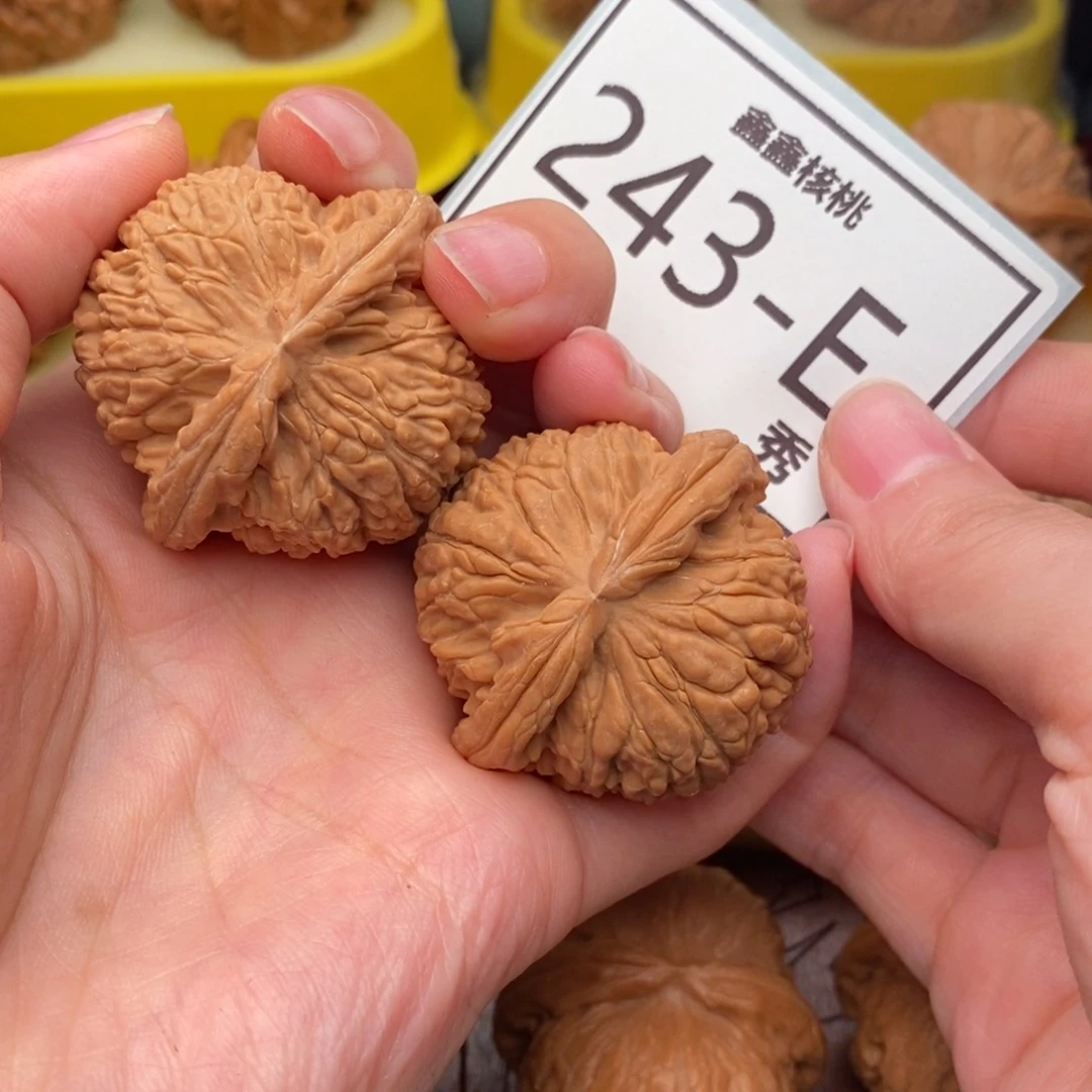 文玩核桃把件K**g白狮子42……