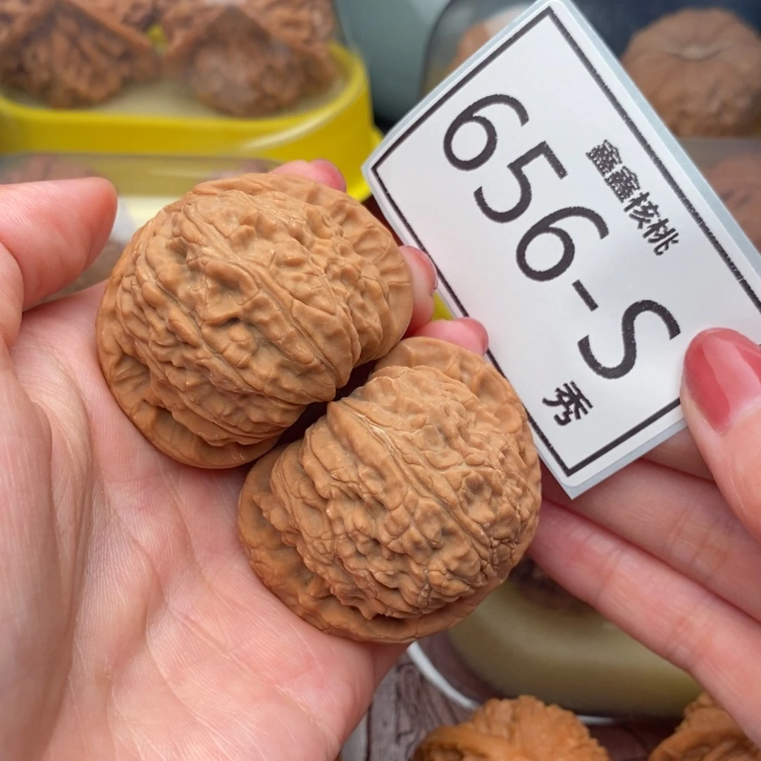 文玩核桃把件全品白狮45