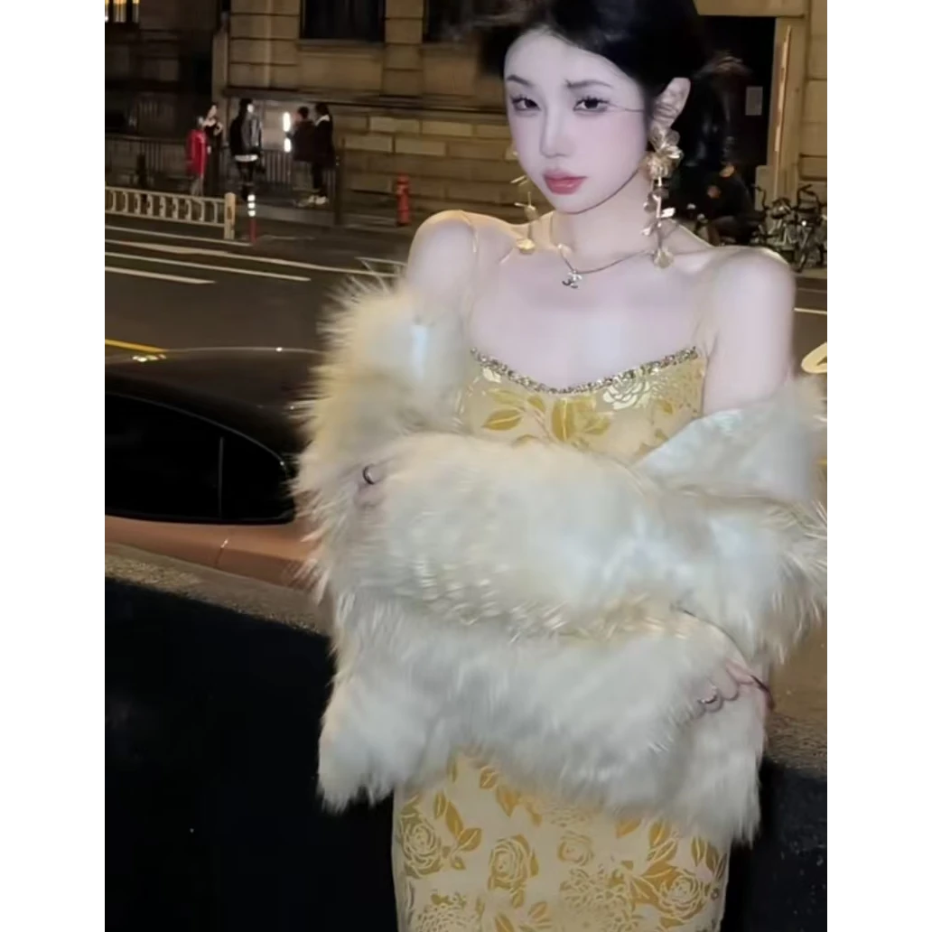 【Yijia】法式气质长袖时尚宽松毛毛外套搭配复古性感吊带连衣裙女