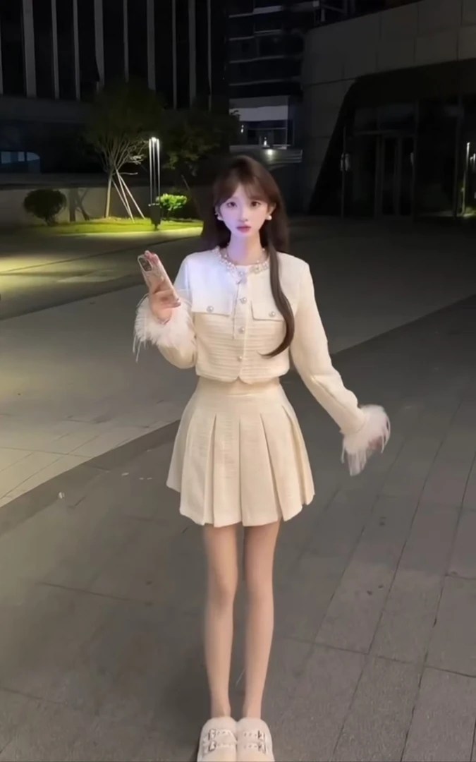 【Yijia】 秋冬季新款气质于金钉珠毛毛袖短款小香风外套高腰百褶裙