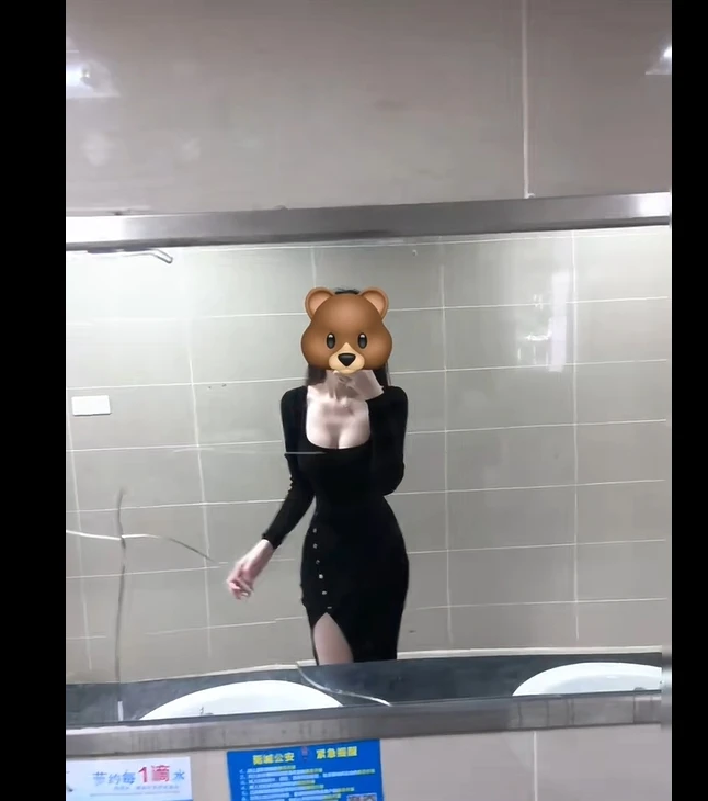 【YiJia】黑色法式方领连衣裙女秋冬性感修身内搭长袖紧身包臀长裙