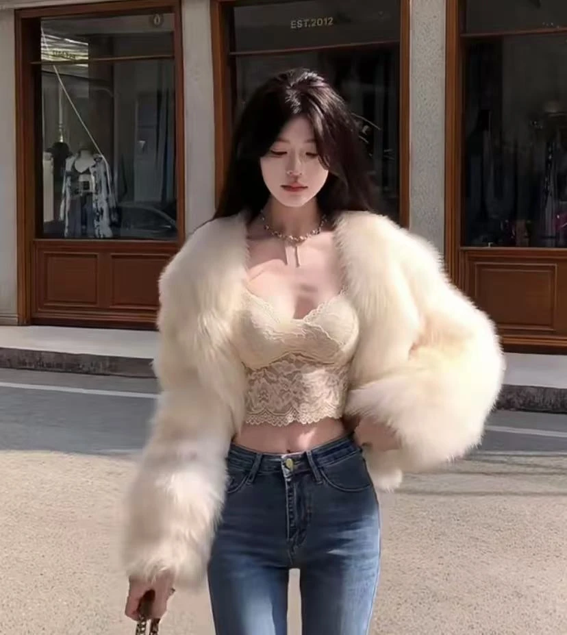 【Yijia】气质时尚减龄穿搭2024新款蕾丝吊带上衣女秋冬季毛绒外套