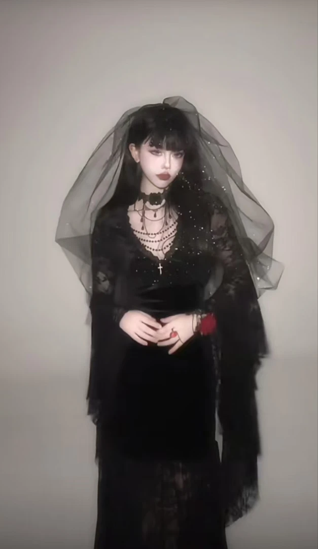 【Yijia】暗黑系哥特风新款V领法式复古蕾丝连衣裙女万圣节服装穿搭