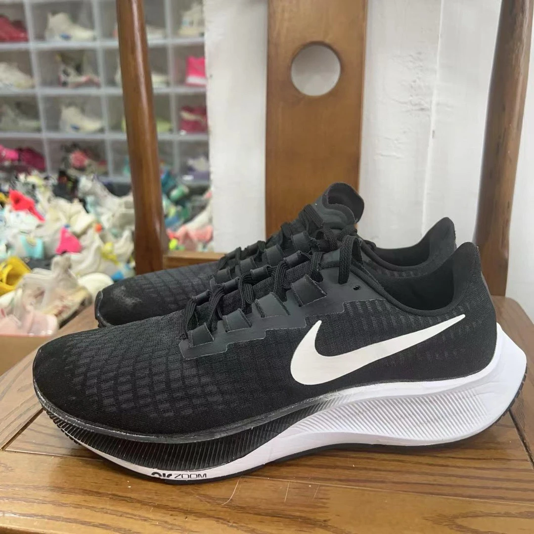 飞马37 黑色配色 43码 无原盒 整体成色很不错！鞋底磨损小