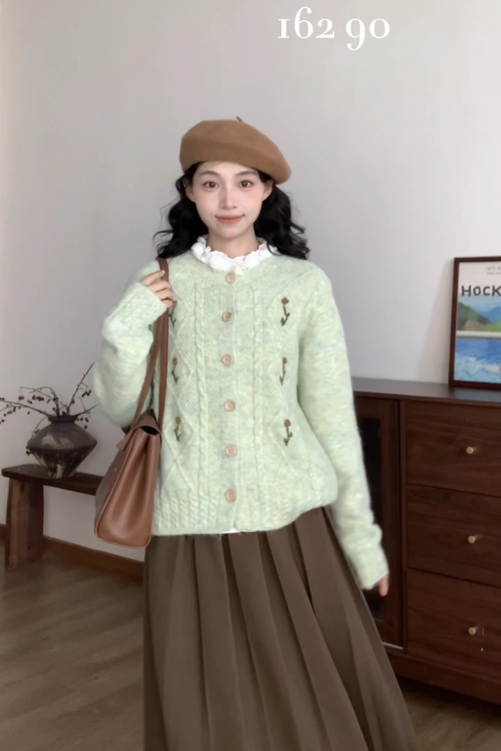 2003 “松林木屋”温柔风花纱绣花毛衣开衫