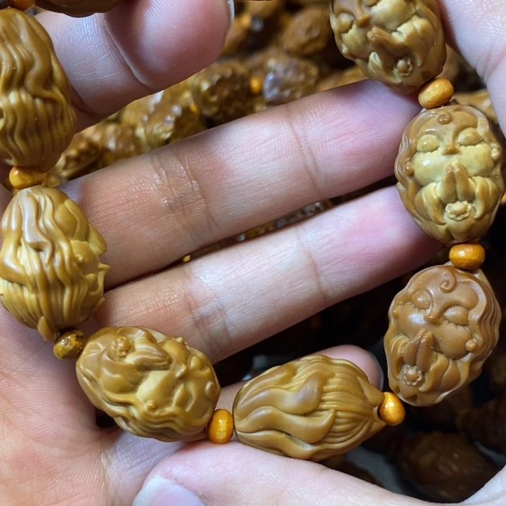 橄榄核核雕橄榄微瑕狐狸