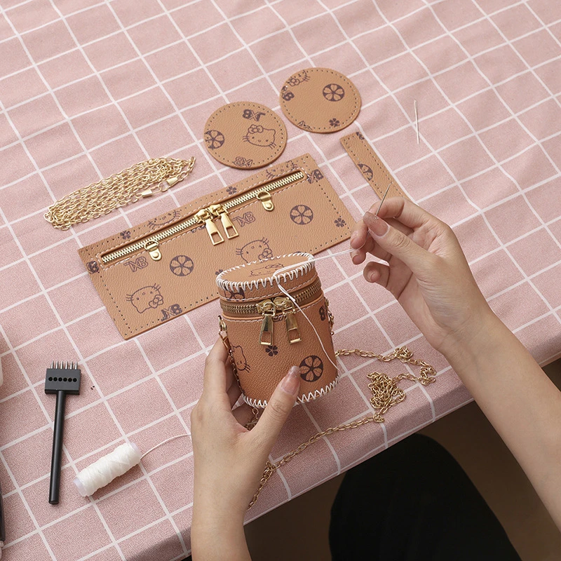 H卡通猫咪口红零钱包diy材料包手工复古创意礼物钥匙水桶包少女心