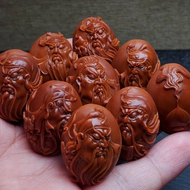 2.2水晶核纯手工雕刻关公手串