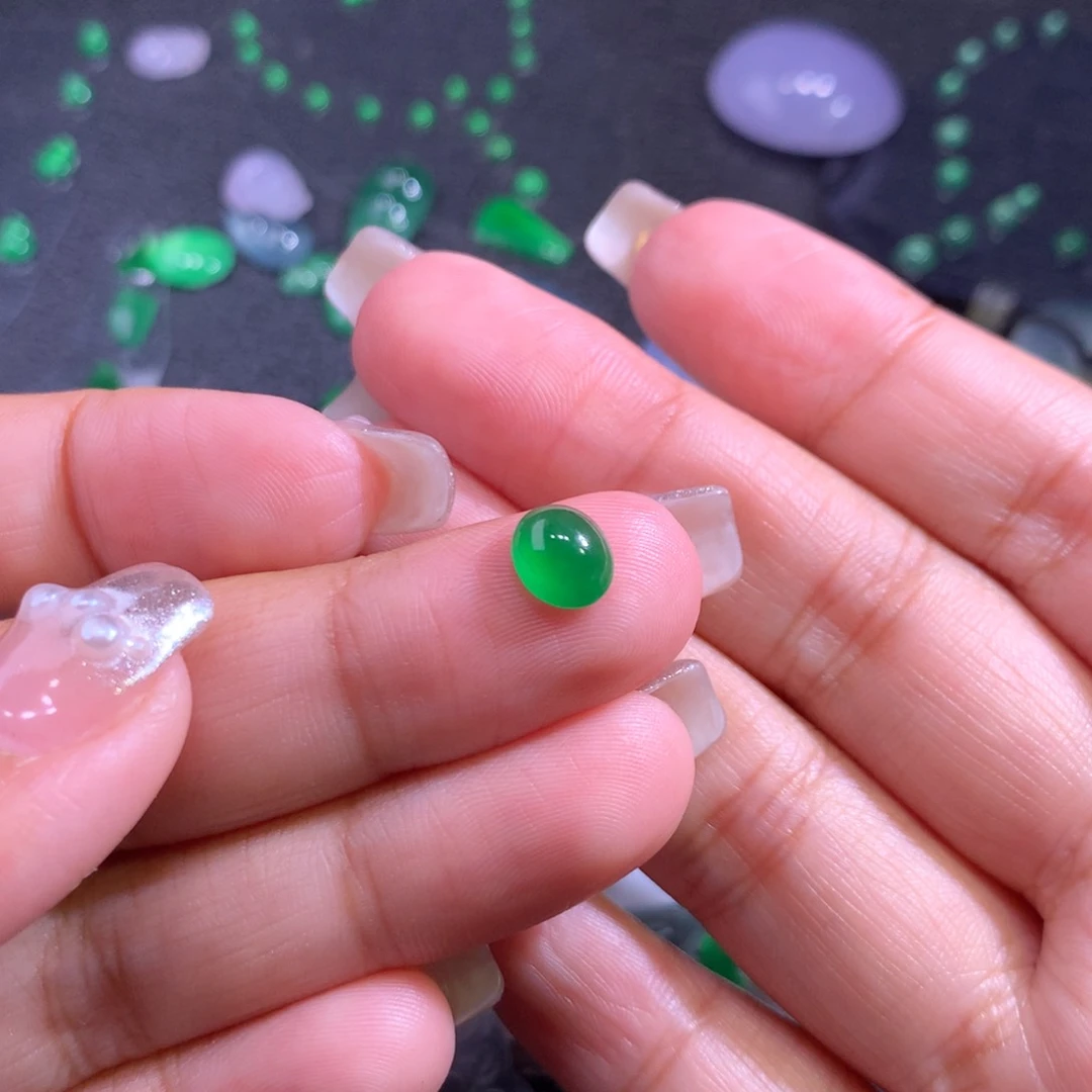 翡翠挂件未镶嵌翡翠