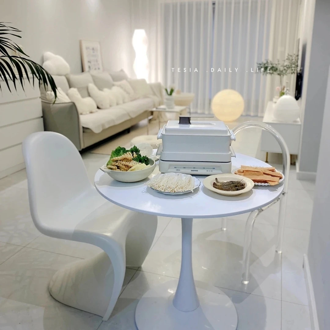 软硬装设计包括全屋选款选色、提供工厂资源，全景效果图套餐定制