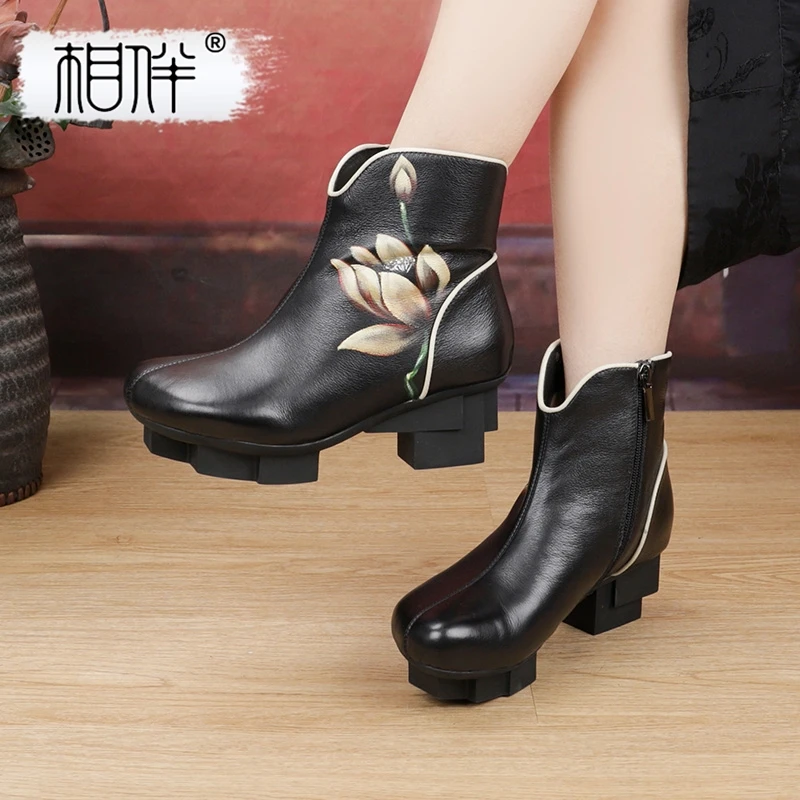 相伴【洁兰】手绘国风保暖妈妈靴加绒民族风复古真皮短靴女52995