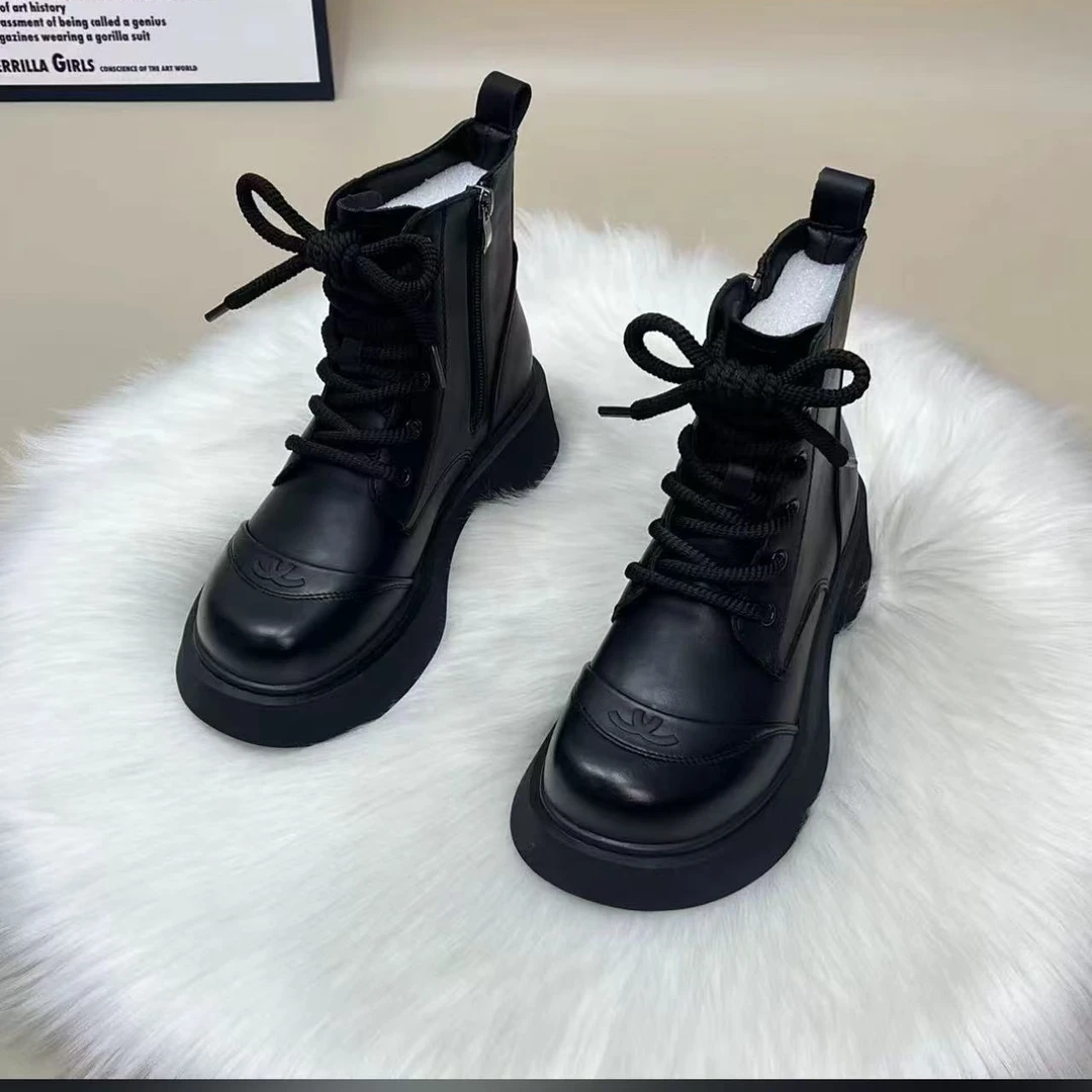 软皮马丁靴女2024秋冬新款加绒百搭厚底增高舒适防滑短靴