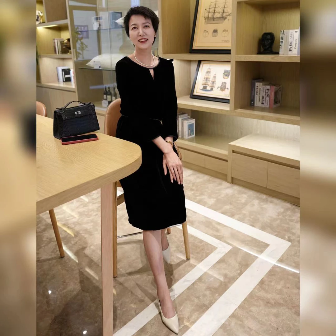 【YAN】D633449C2014 #“黑玛瑙” 简约小众款皮带拼接丝绒镂空连衣裙