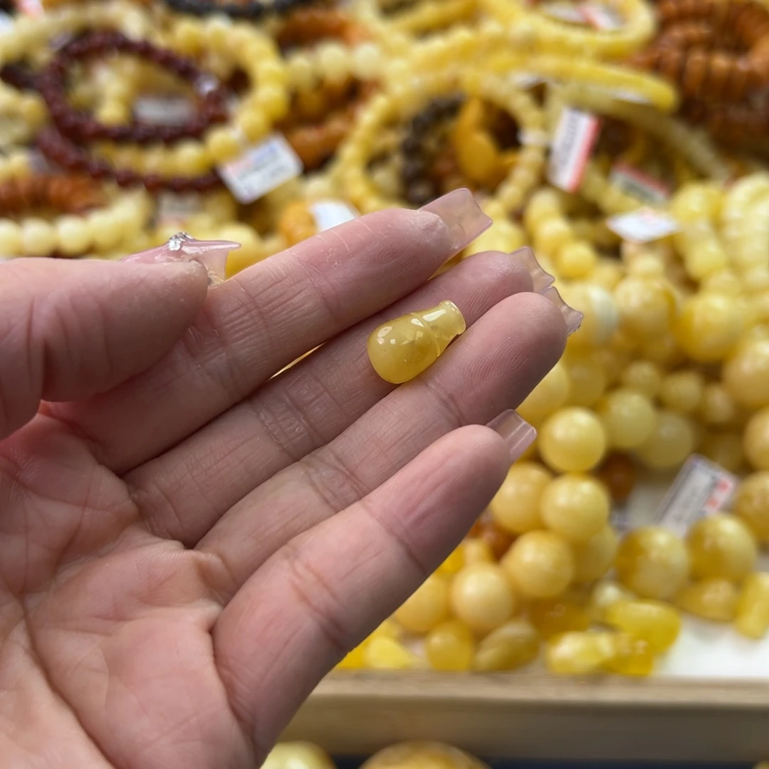 琥珀珠宝奇石未镶嵌
