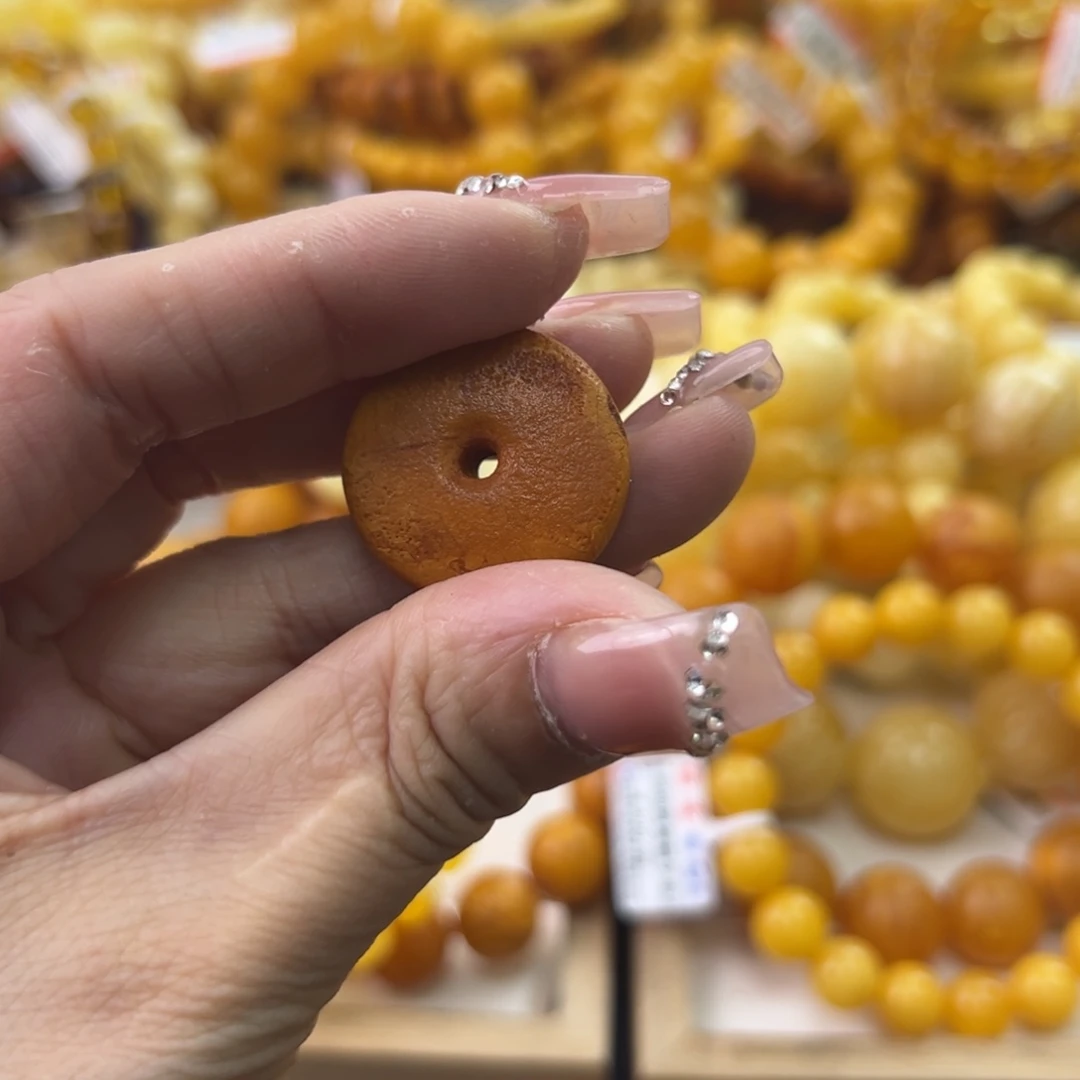 琥珀珠宝奇石未镶嵌