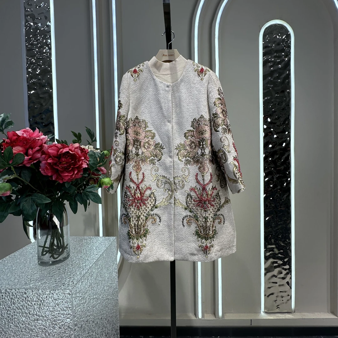 JIANKUAN 特色妈妈装礼服装米黄绣珠外衣风衣 K8044