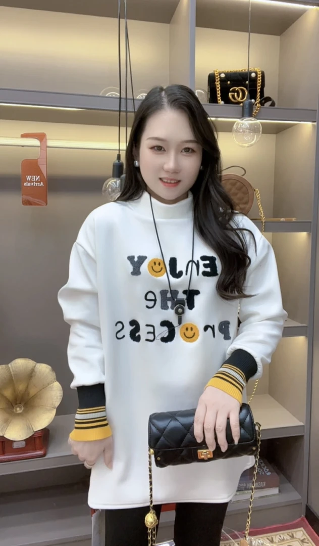 【黄色笑脸】刺绣长袖T恤上衣宽松大版秋冬打底外穿卫衣大白T