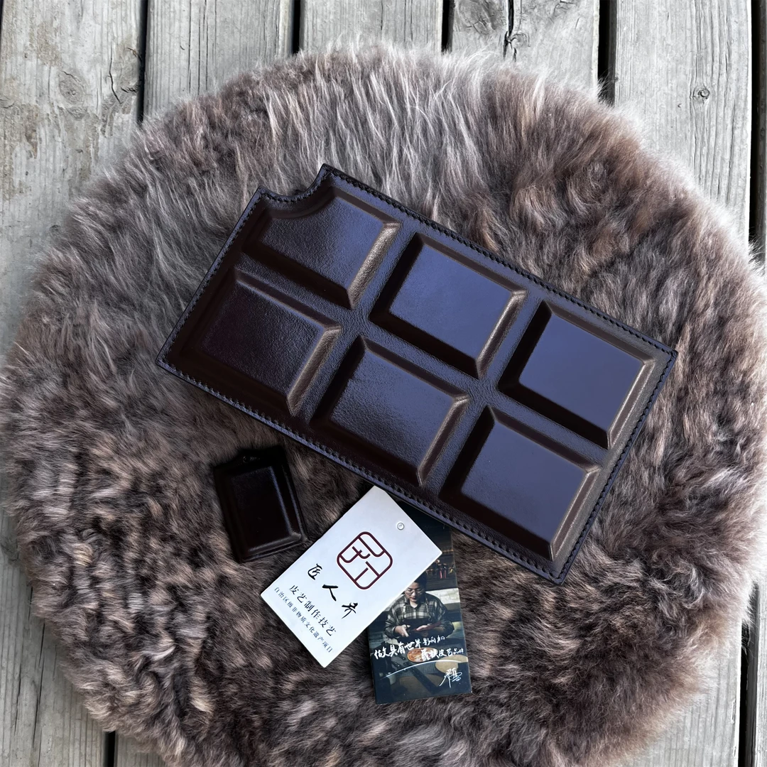 匠人乔【咬一口巧克力】皮塑工艺女士时装周走秀款斜挎腋下定型包~