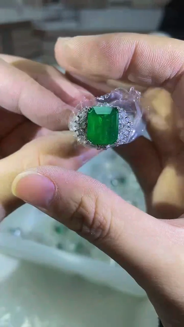 【闪购商品】祖母绿裸石未镶嵌J1064