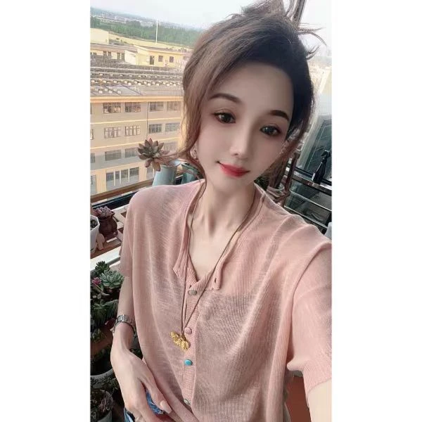 雪儿 X606 重工彩色包扣微蝙蝠设计14针清凉感针织开衫