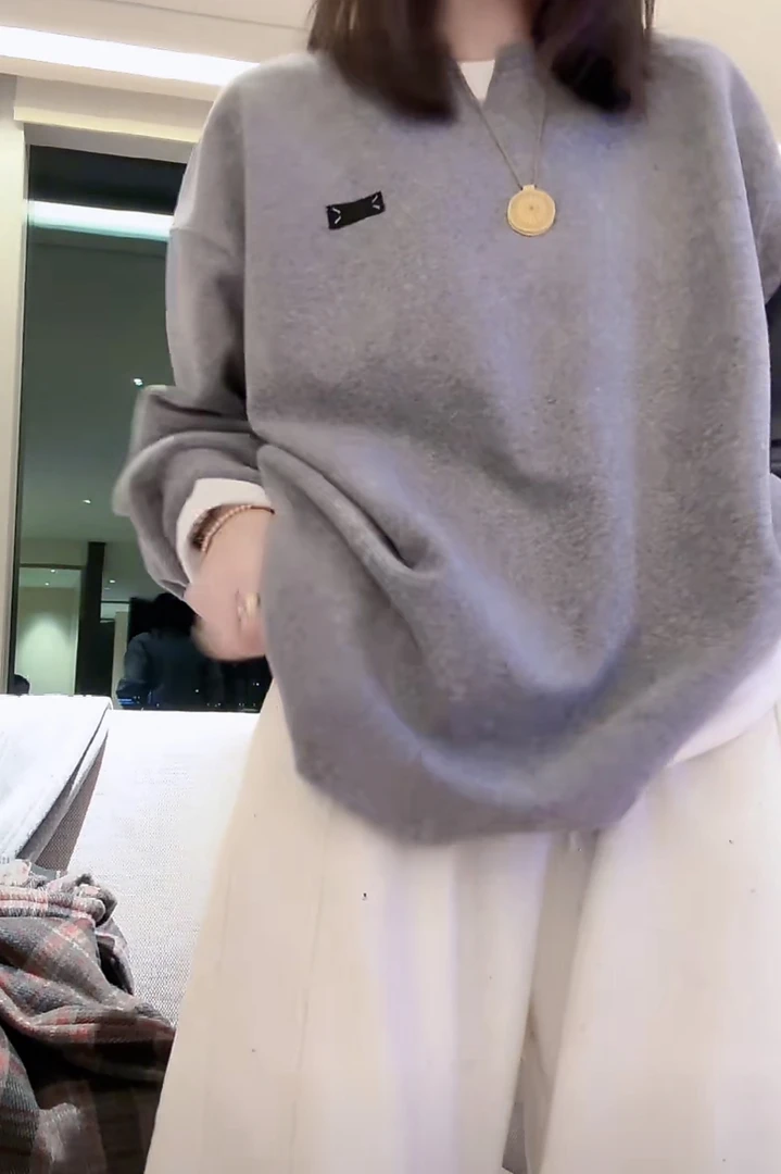 『婷老板』新款、两点V领百搭灰色卫衣522-14(30