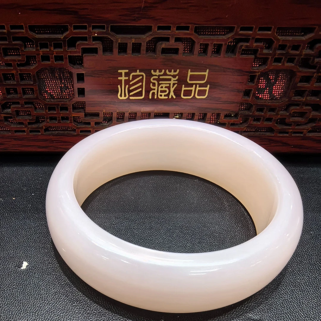 【臻品典藏】b12新款冒纳罗亚岩脂血疗手镯
