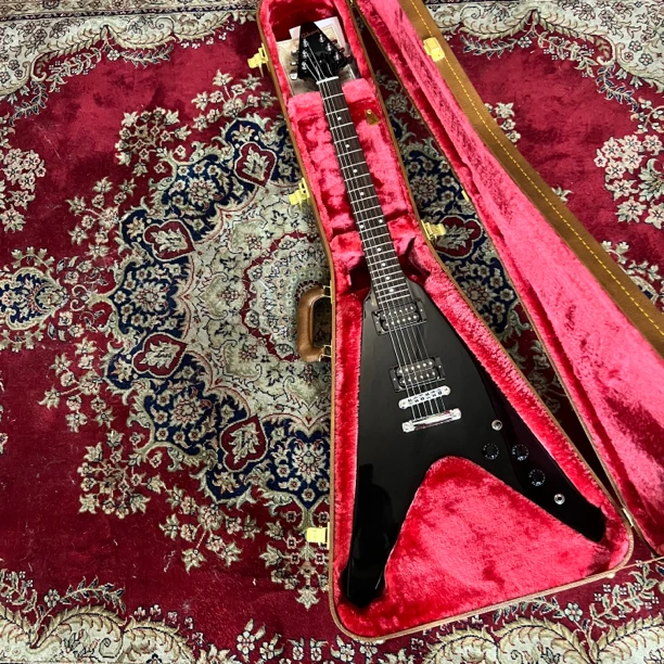 Gibson Explorer 战斧，Flying V美产电吉他。