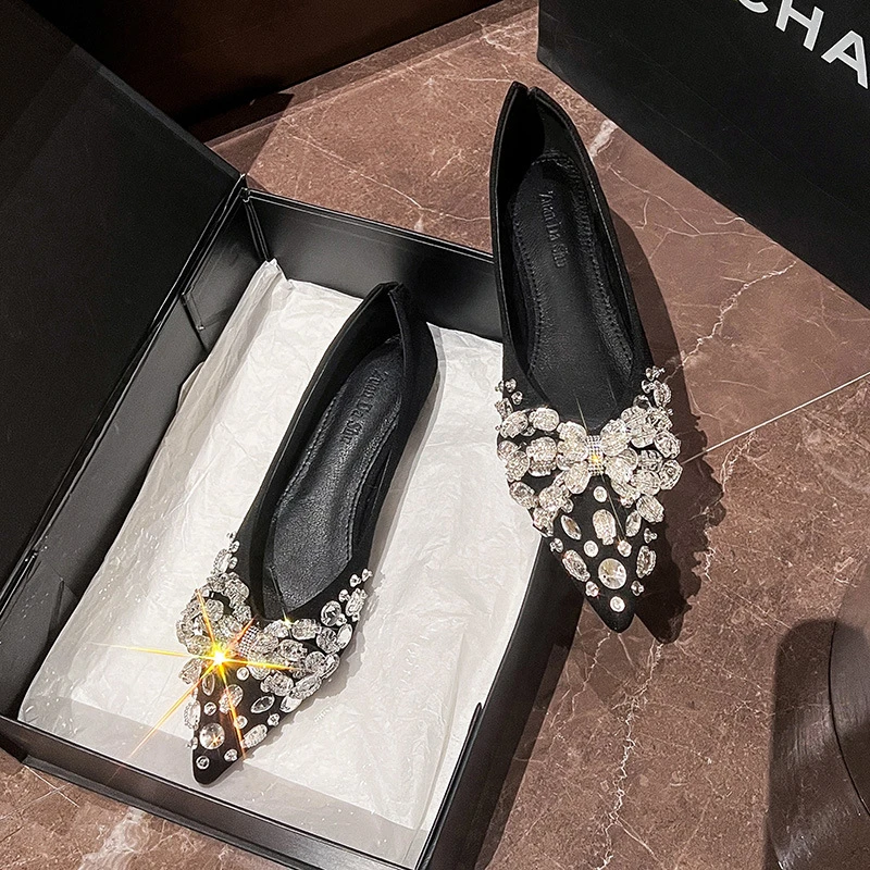 2025新款尖头平底鞋气质水钻法式软底平底鞋单鞋女百搭浅口春季鞋