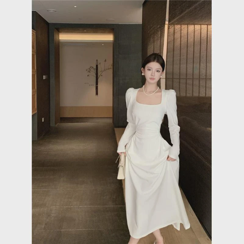 法式方领白色长袖连衣裙女秋季高级感生日小礼服收腰到脚踝长裙子