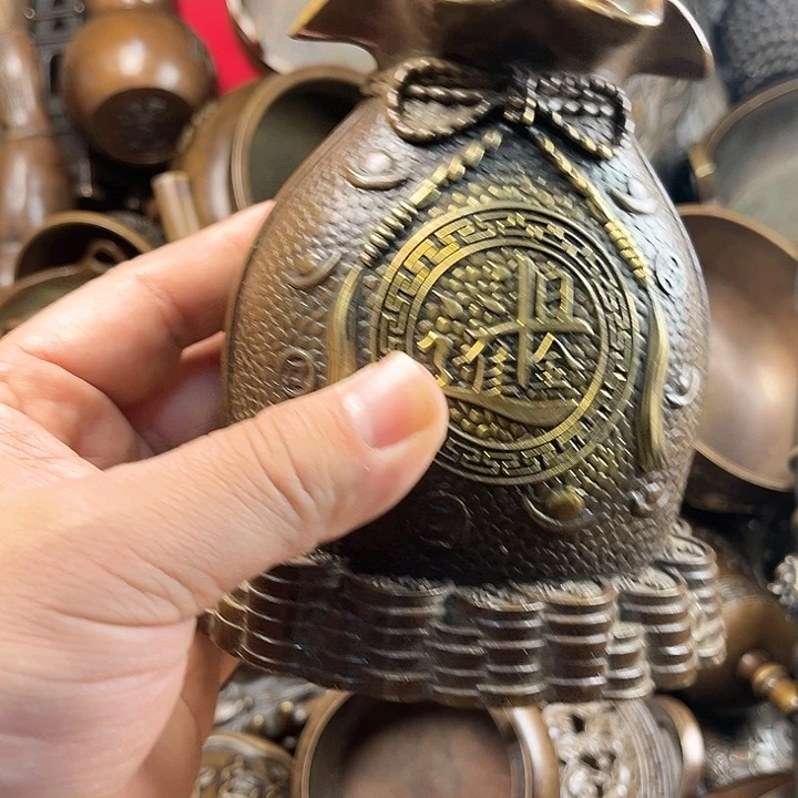 都是铜器铜器铜器