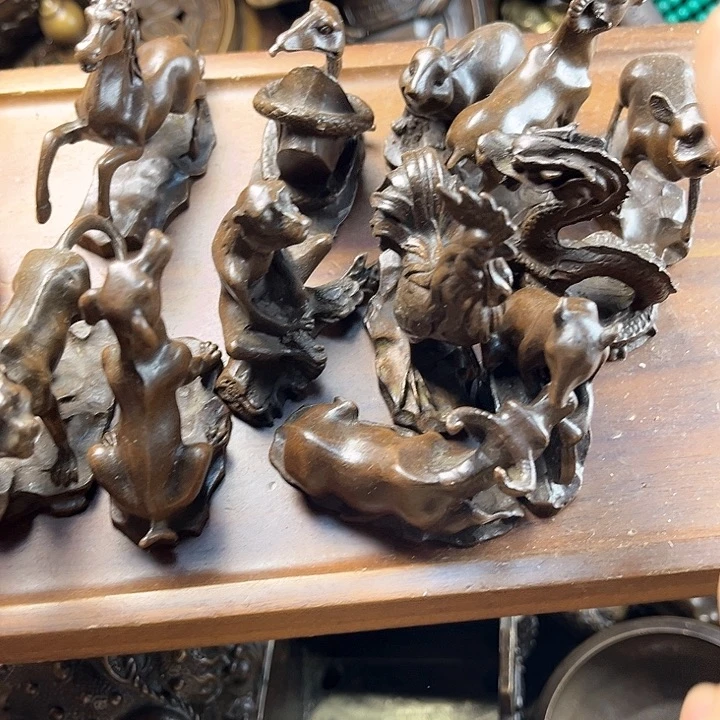 都是铜器铜器铜器