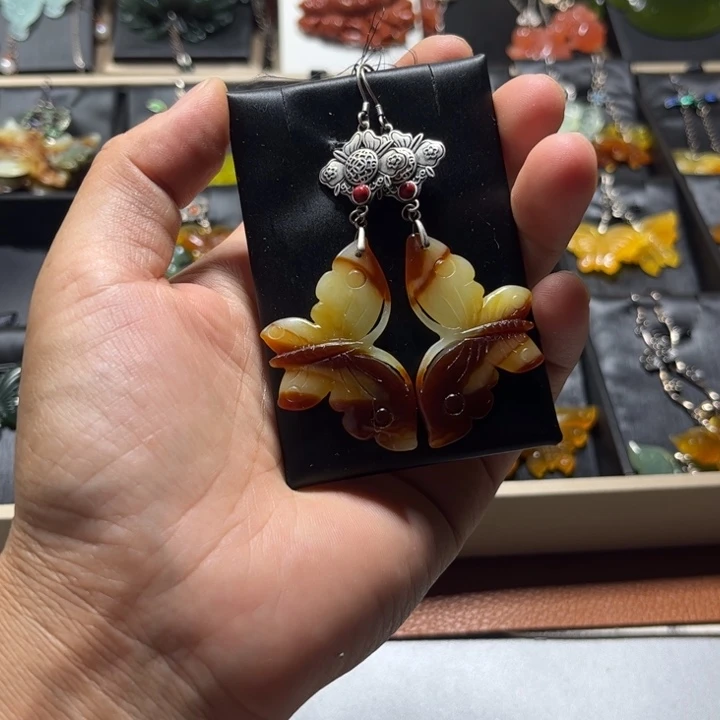 蛇纹石玉耳饰未镶嵌