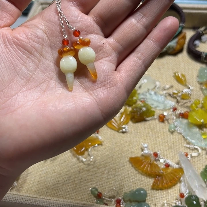 蛇纹石玉耳饰未镶嵌