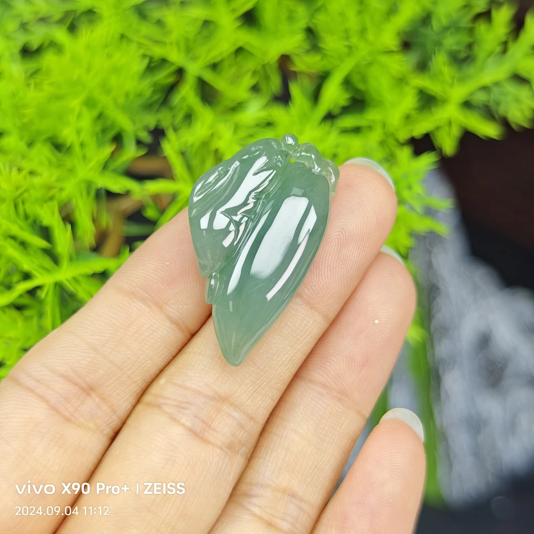 天然缅甸A货翡翠冰种兔子吊坠，尺寸32*18.8*7.1