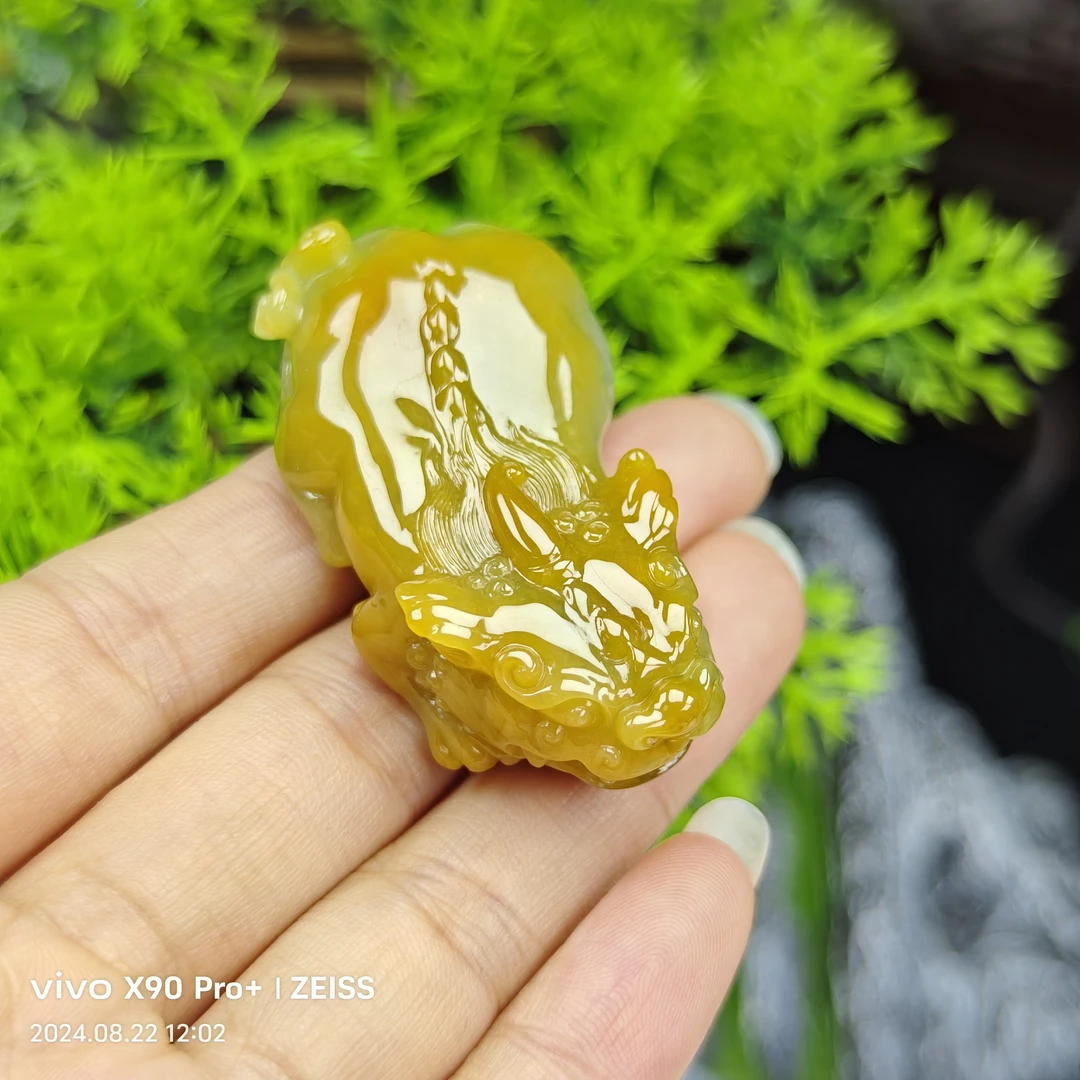 天然缅甸A货翡翠大马坎貔貅吊坠，尺寸50.9*26*14.6