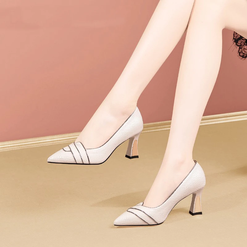 2024年新款春秋季软皮单鞋女粗跟皮鞋尖头拼接高跟鞋职业工作鞋