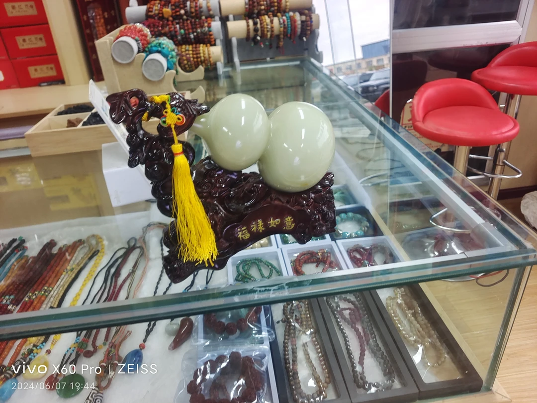 葫芦摆件桌面黄色工艺品，非常好看全身透亮摆设